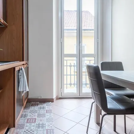Joivy Elegant 1-br Flat Next To Centrale Milán
