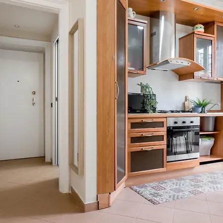 Apartamento Joivy Elegant 1-br Flat Next To Centrale *