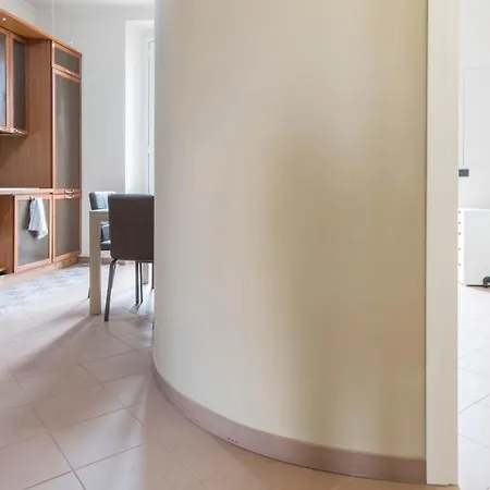 Joivy Elegant 1-br Flat Next To Centrale