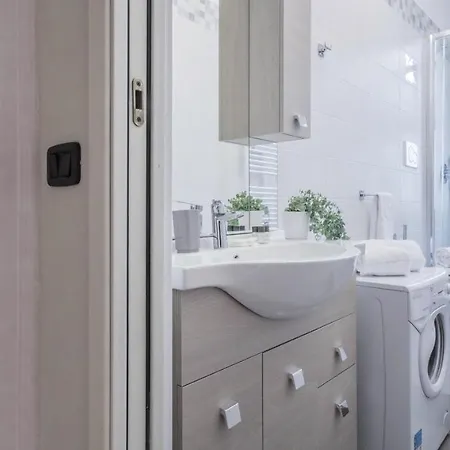 Apartamento Joivy Elegant 1-br Flat Next To Centrale *
