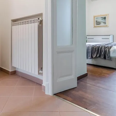 Joivy Elegant 1-br Flat Next To Centrale Apartamento
