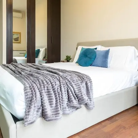 Joivy Elegant 1-br Flat Next To Centrale Apartamento *