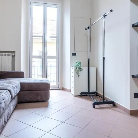 Joivy Elegant 1-br Flat Next To Centrale Milán