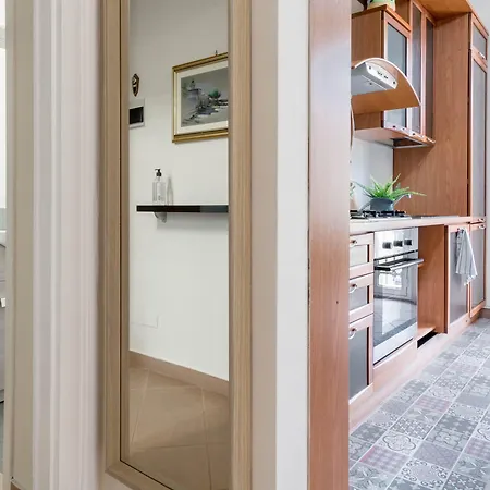 Lejlighed Joivy Elegant 1-br Flat Next To